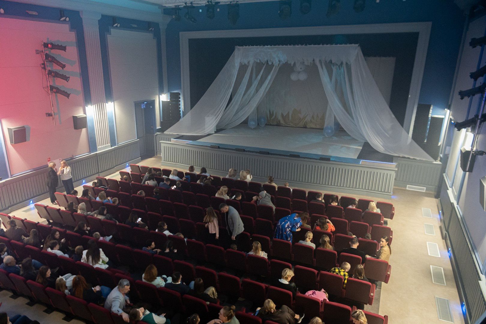 Podczas premiery &#34;Królowej Śniegu&#34; nie zabrakło miłośników teatru - małych i dużych