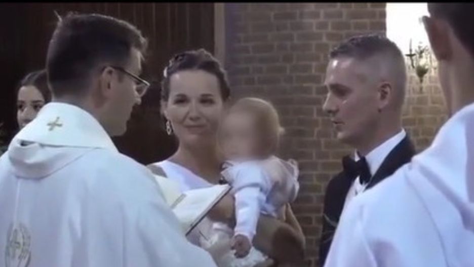 Ksiądz w nietypowy sposób zwrócił się do ojca dziecka podczas chrztu