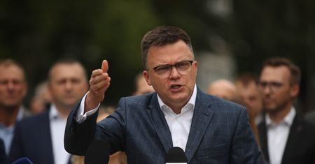 Szymon Hołownia krytykuje PiS. "Reparacje załatwi dopiero kolejny rząd"