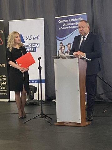 Ważni goście z Wiceminister na czele i tłumy na konferencji „Stres, porażka, wypalenie zawodowe – jak skutecznie pomagać?”
