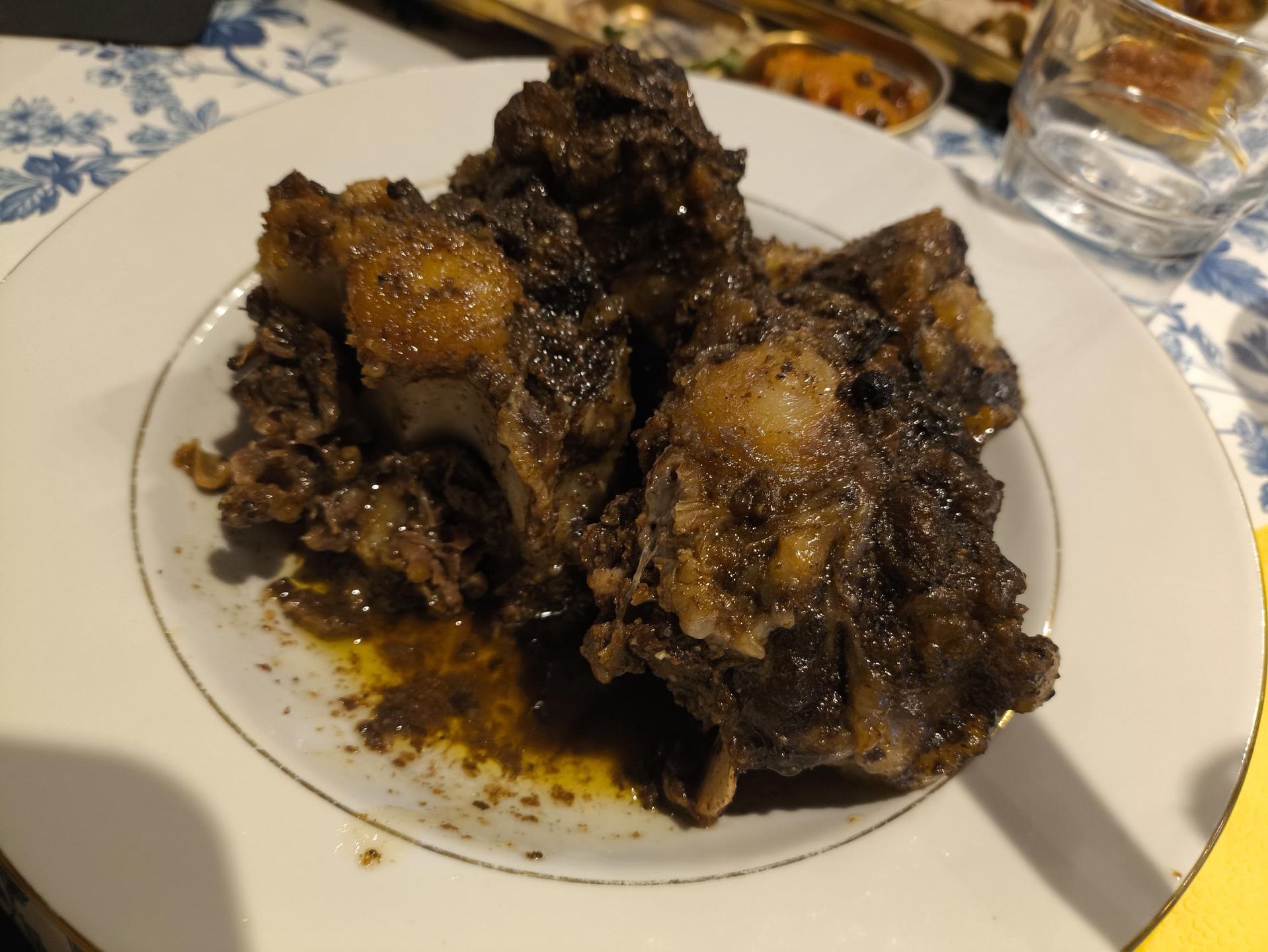 Ogony wołowe w sosie własnym