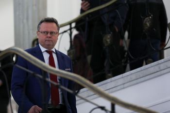 Zegarek Andrzeja Szejny pod lupą. Nagranie z Sejmu krąży w sieci