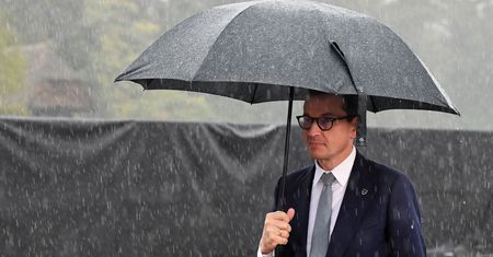 Morawiecki "opowiada Polskę światu". O tym premier otwarcie nie mówi