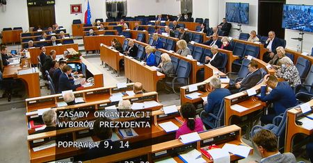 Zabawna sytuacja w trakcie obrad Senatu. "Tato, wołają cię!"