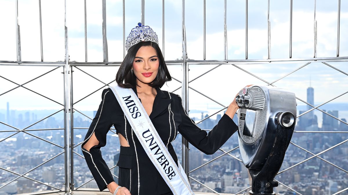 NEW YORK, NEW YORK - JANUARY 04: Miss Universe Sheynnis Palacios visits The Empire State Building on January 04, 2024 in New York City. (Photo by Roy Rochlin/Getty Images for Empire State Realty Trust)