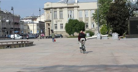 Straż miejska vs. rowerzyści. Mandaty za jazdę po chodnikach i przez przejścia