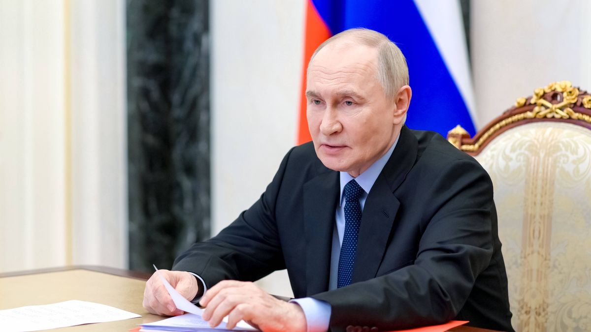 Russian President Putin chairs meeting with Security Council members
epa12145608 Russian President Vladimir Putin chairs a meeting with members of the Security Council via videoconference at the Kremlin in Moscow, Russia, 30 May 2025.  EPA/PAVEL BYRKIN/SPUTNIK/KREMLIN / POOL MANDATORY CREDIT 
Dostawca: PAP/EPA.
PAVEL BYRKIN/SPUTNIK/KREMLIN / POOL
Russian president, video conferencing, Security Council of the Russian Federation