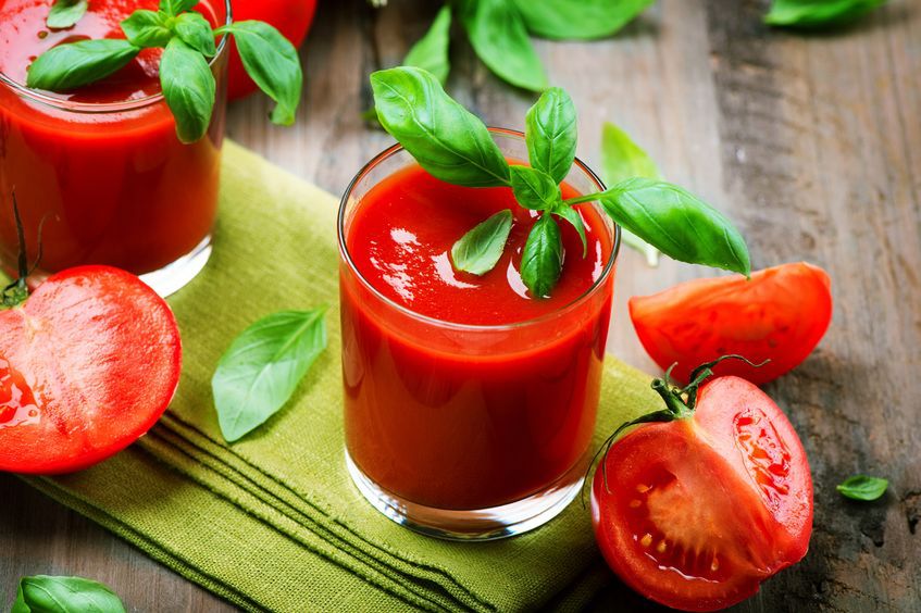 Sok pomidorowy zawiera witaminę C