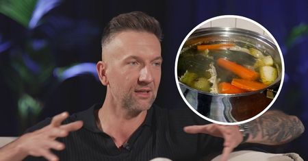 Gotuje rosół w gwiazdkowej restauracji. Punktuje, jakie mięso i włoszczyzna są odpowiednie