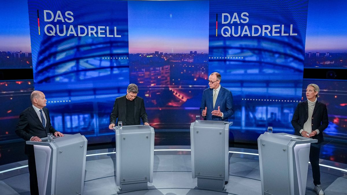 Germany's federal election: four-way discussion with chancellor candidates
epa11901881 Chancellor candidates (L-R), incumbent German Chancellor Olaf Scholz (Social Democratic Party, SPD), German Minister for Economic Affairs and Climate Action Robert Habeck (Alliance 90/The Greens), Christian Democratic Union (CDU) party leader Friedrich Merz and Alternative for Germany (AfD) party co-leader Alice Weidel take part in the TV debate 'Quadrell' on the German federal election campaign, in Berlin, Germany, 16 February 2025. Germany will hold federal elections on 23 February 2025.  EPA/KAY NIETFELD / POOL 
Dostawca: PAP/EPA.
KAY NIETFELD / POOL
Chancellor Candidates, German elections 2025, German politics, RTL broadcaster