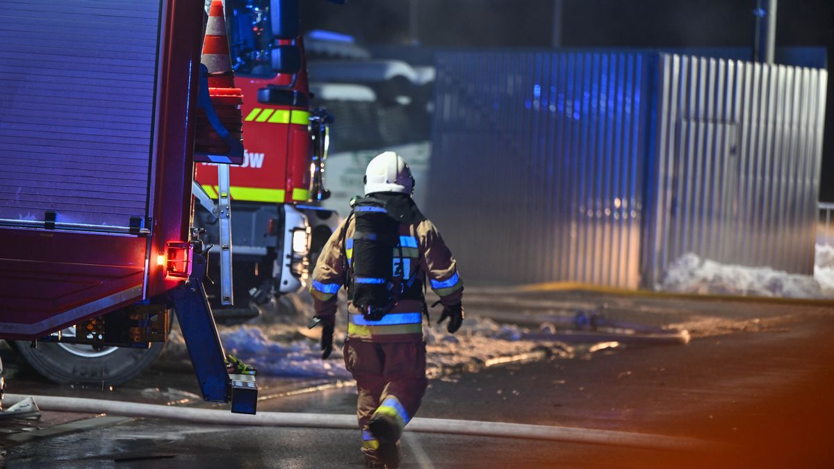 akcja gaszenia po�aru hali magazynowej
Art Service
gaszenie, hala, magazyn, magazynowa, po�ar, stra� po�arna, stra�acy, zadymienie