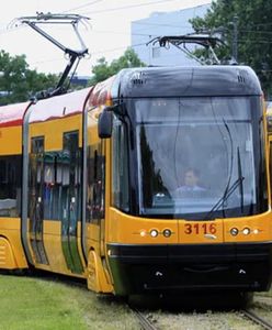 Kolizja w alei Krakowskiej. Zderzenie tramwaju i auta. Poszkodowany motorniczy