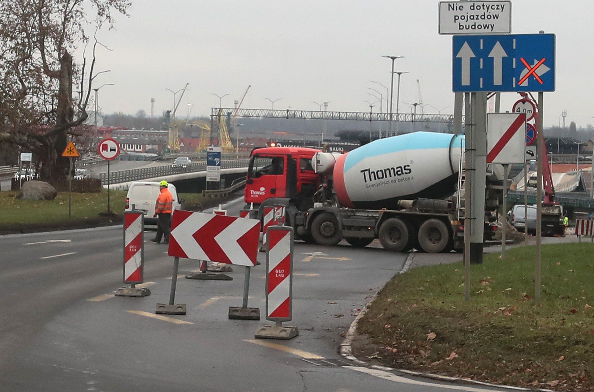 Zablokowany zjazd przy Trasie Zamkowej.