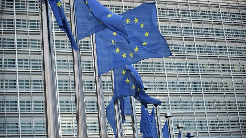 flagi Unii EuropejskiejBruksela, Belgia, 22.10.2021. Flagi UE przy budynku Parlamentu Europejskiego w Brukseli, 22 bm. 
  (obm/dw) PAP/Marcin ObaraMarcin Obarabudynku Parlamentu Europejskiego, flagi Unii Europejskiej