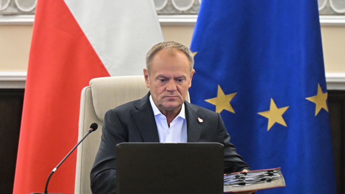 Donald Tusk
Warszawa, 13.06.2024. Premier Donald Tusk przed posiedzeniem rz�du w KPRM w Warszawie, 13 bm. Ministrowie zajm� si� m.in. p�ac� minimaln� w 2025 r. i za�o�eniami do przysz�orocznego bud�etu. (mr) PAP/Radek Pietruszka
Radek Pietruszka
kancelaria prezesa rady ministr�, kancelaria prezesa rady ministr�w, kprm, polityk polityka, posiedzenie, rada ministr�w, rz�d, rz�d Donalda Tuska, rz�du, posiedzenie posiedzenia