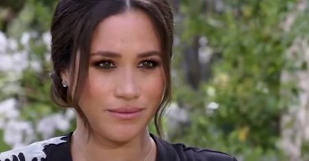 Sukienka Meghan Markle wyprzedana. Kreacja od Armaniego rozeszła się po zapowiedzi wywiadu