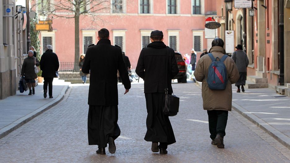 Osoby duchowne w Polsce dostają emeryturę z dwóch źródeł: z ZUS oraz Funduszu Kościelnego