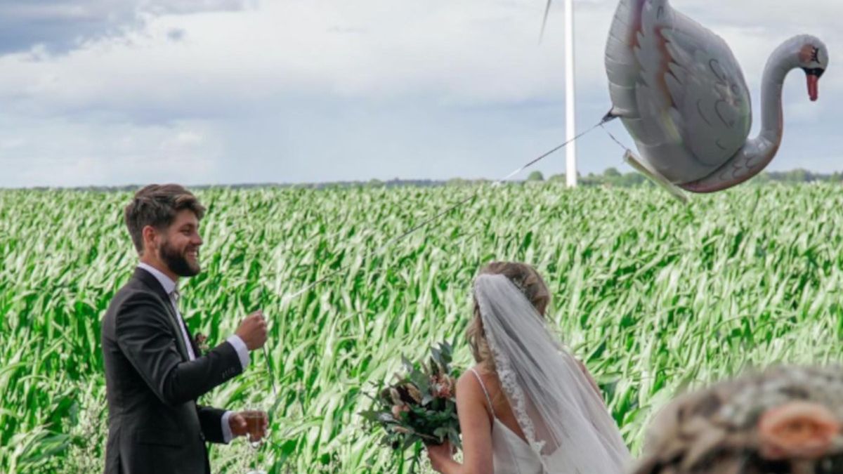 Szwedzcy nowożeńcy wypuścili balon w dniu swojego ślubu