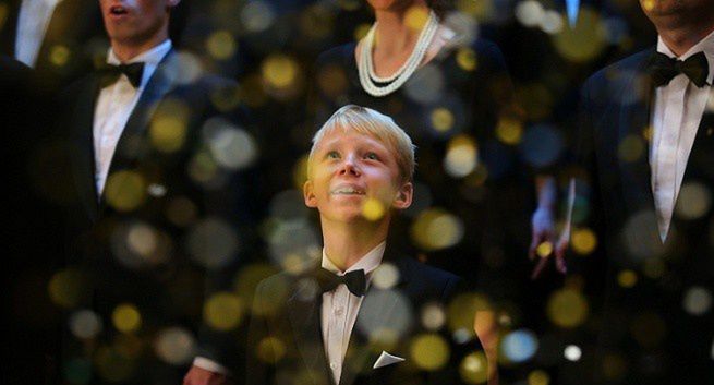 Chór w reklamach nc+ śpiewa o świątecznej promocji (wideo)