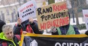 Poznań: Protest mieszkańców osiedla Maltańskiego przed Katedrą