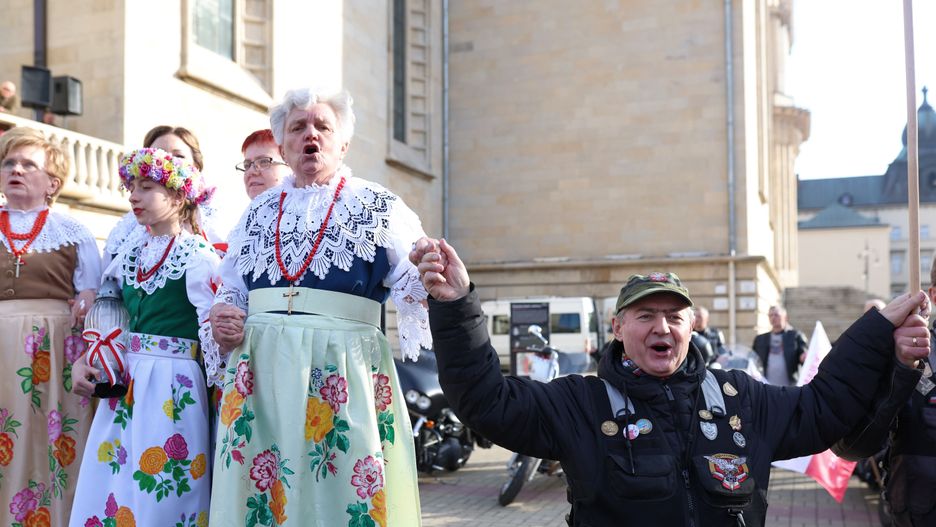 Katowice, 18.03.2023. Uczestnicy marszu w obronie dobrego imienia św. Jana Pawła II, 18 bm. w Katowicach. (amb) PAP/Zbigniew Meissner