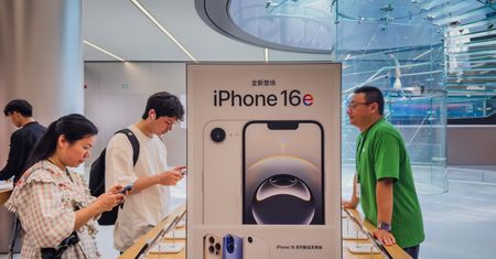 Nagły zwrot Apple. Ucieka z Chin. Kto inny będzie składał iPhone'y