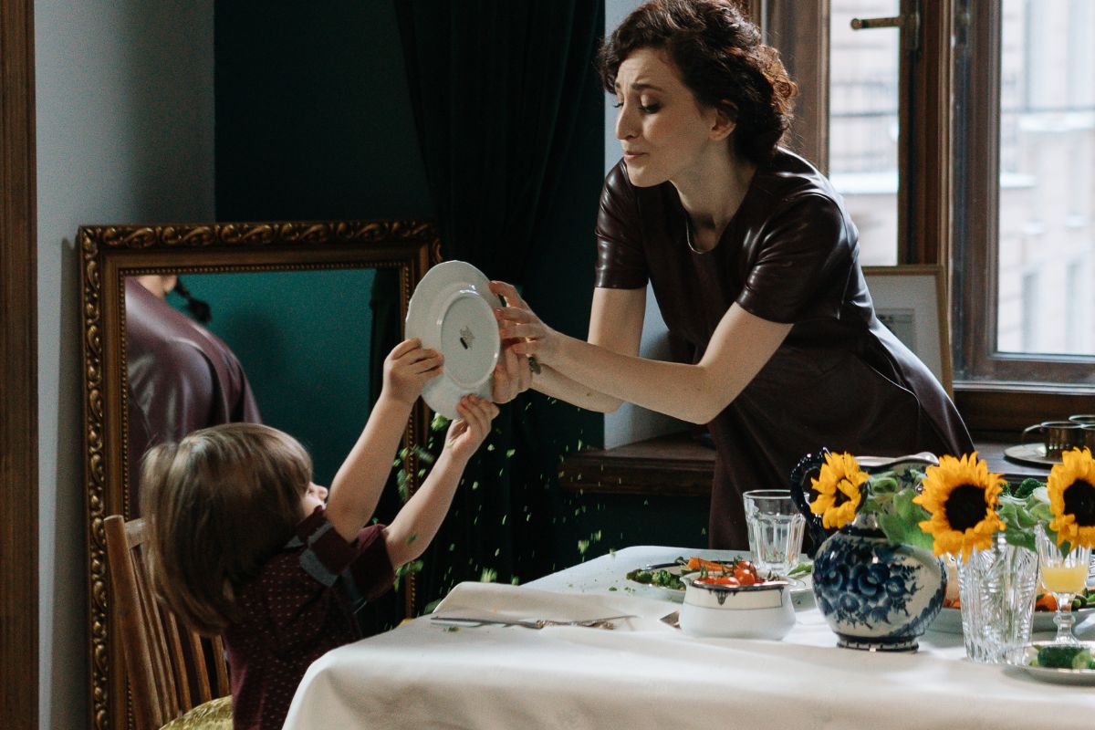 A restaurant full of children who can't sit still is a nightmare for waiters.