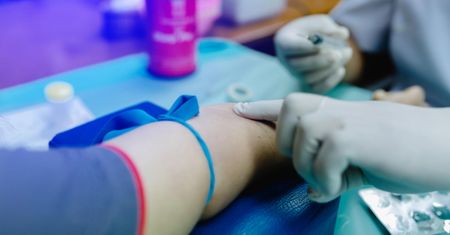 Autohemoterapia – na czym polega leczenie własną krwią?