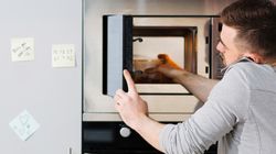 Odgrzewane potrawy. Na te trzeba uważać (WIDEO)