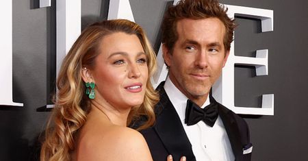 Ryan Reynolds w panice ratował ZSZARGANĄ reputację Blake Lively! Wyciekły jego PRYWATNE SMS-y: "To najbardziej NIEPOKOJĄCA rzecz, jaką widziałem"