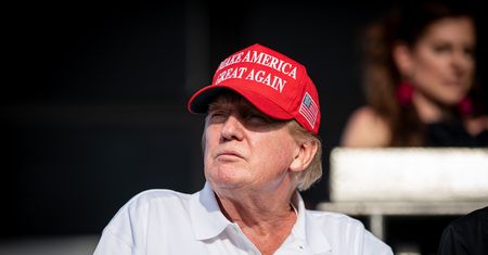 Na giełdzie czerwono a Trump gra w golfa. Demokraci ostro krytykują