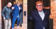 Elton John wybrał się z mężem na świąteczny shopping. Artysta potrzebował POMOCY przy wyjściu ze sklepu (FOTO)