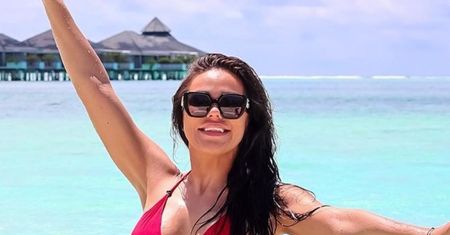 Odchudzona Sylwia Bomba na wakacjach z córką chwali się figurą w SKĄPYM BIKINI (FOTO)