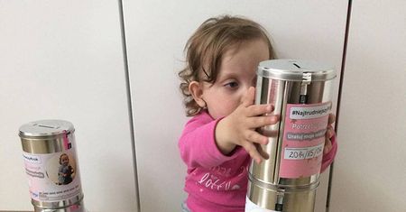 Strażacy ochotnicy organizują charytatywny kiermasz dla dwuletniej Wiktorii Dyś z Lublina