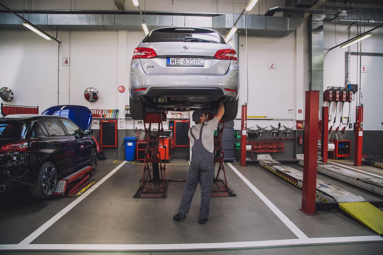 Inspecting a car in a workshop will not always reveal all defects. Usually, this only applies to those superficial ones.