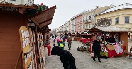 Rozpoczął się jarmark świąteczny w Lublinie. Tutaj kupisz świąteczne ozdoby i prezenty