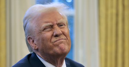 "Samobój". Eksperci ostro krytykują decyzję Trumpa