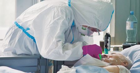 Koronawirus w Polsce. Strefa Zero, czyli Wojewódzki Szpital Specjalistyczny MEGREZ w Tychach okiem Wiktorii Kot