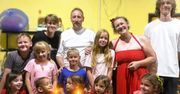 Matka pięcioraczków. O jej ciąży mówiła cała Polska. Ma 11 dzieci. Tak teraz wygląda