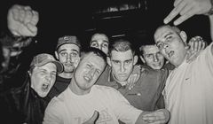 Czy da się opowiedzieć historię polskiego rapu? Recenzja dokumentu Netfliksa zatytułowanego „Cały ten rap”