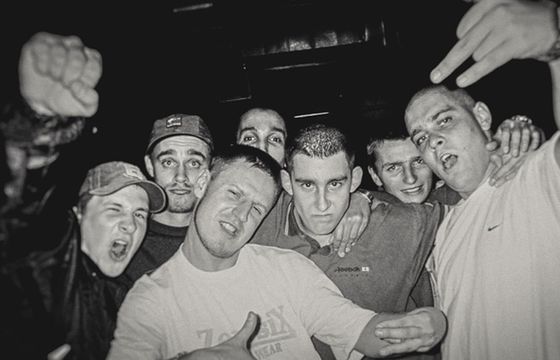 Czy da się opowiedzieć historię polskiego rapu? Recenzja dokumentu Netfliksa zatytułowanego „Cały ten rap”