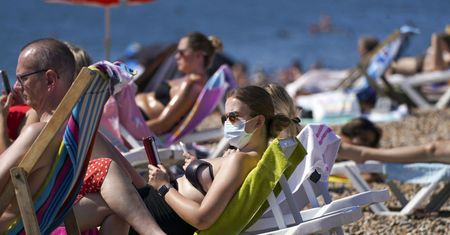 Nowy wariant COVID krąży po Europie. Powoduje bardzo nieprzyjemny objaw