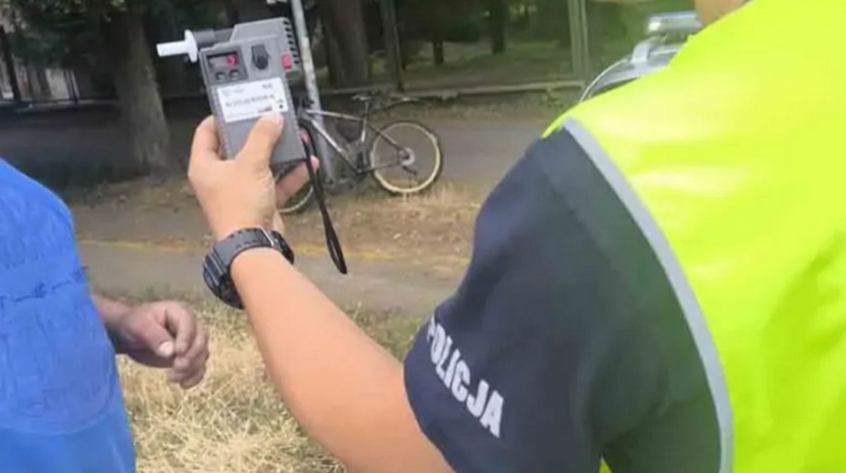 Zielona Góra. Rowerzysta miał dostać szelki odblaskowe, dostał surowy mandat