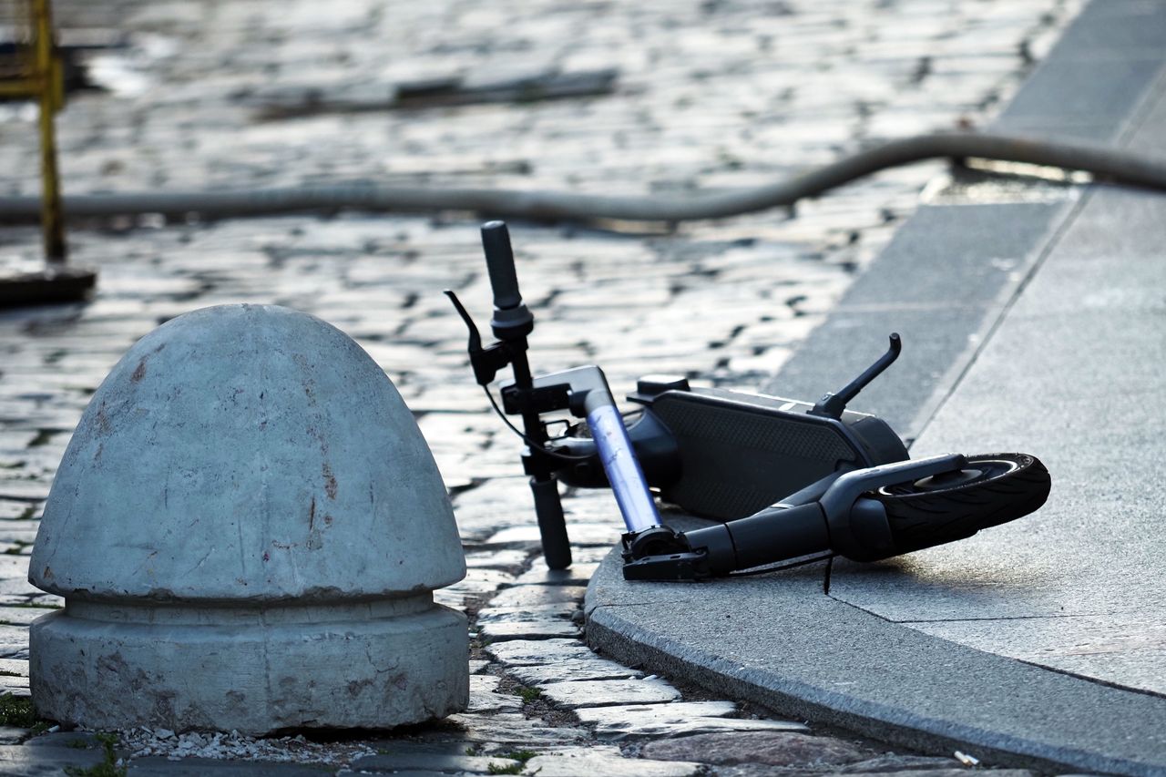 Radom: Wypadek z hulajnogą elektryczną. Ranny 14-latek