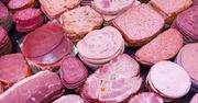 Najgorsza z wędlin. W składzie ścięgna, chrząstki i zmielone kości