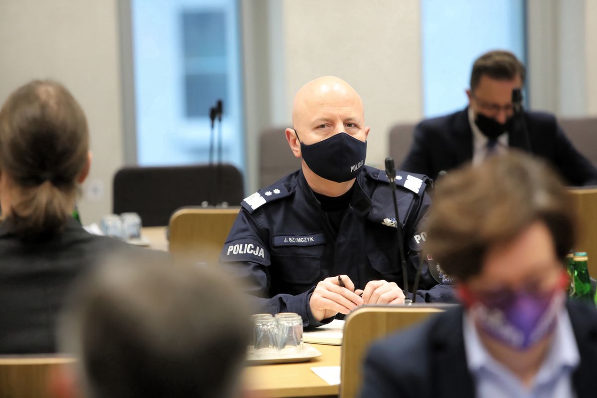 Szef polskiej policji Jarosław Szymczyk nie chce ujawnić kwot nagród dla komendantów