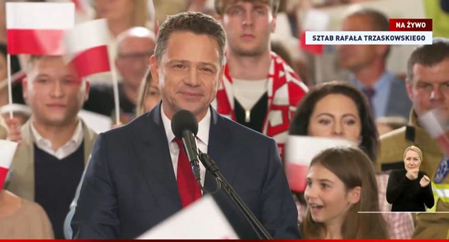 Dyrektor z TVP chciał "uśmiechniętego" Trzaskowskiego po II turze. Potem wpis usunął