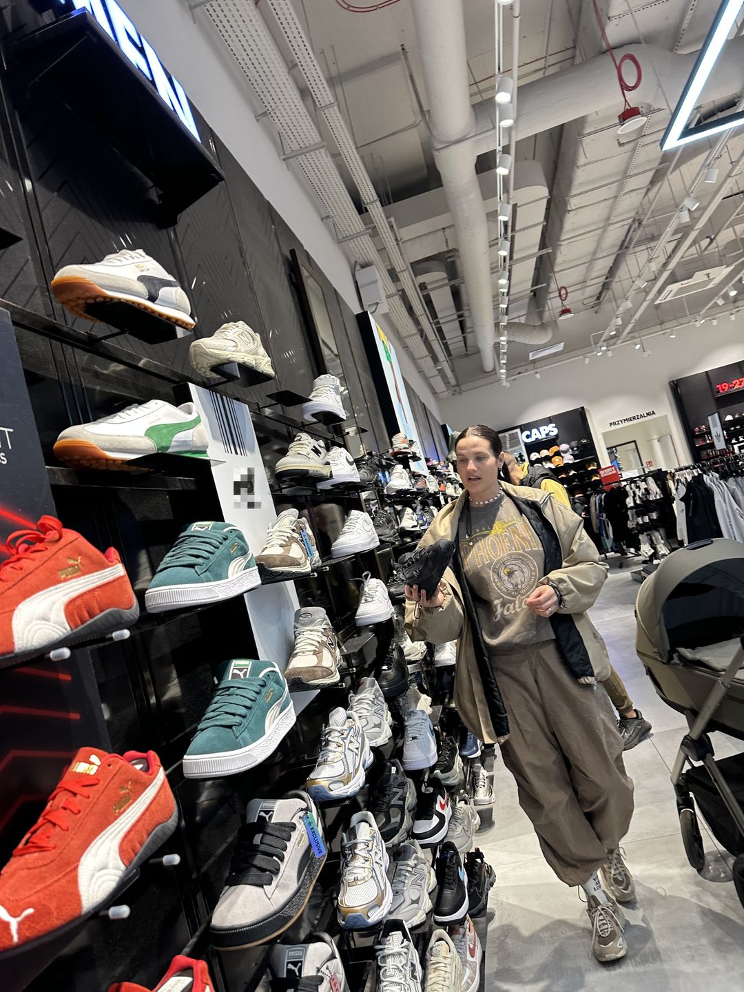 Karolina Gilon ruszyła na łowy zakupowe do sklepu sportowego