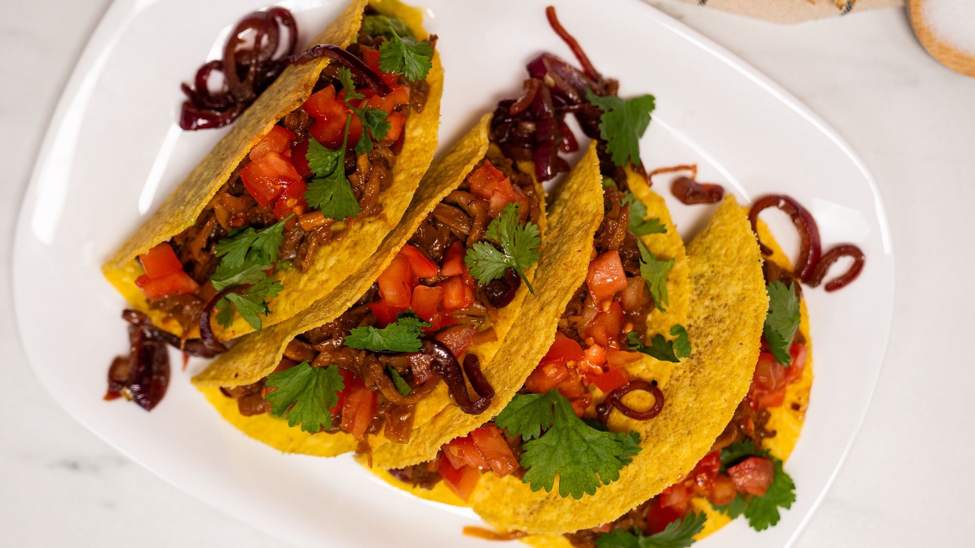 Tacos z szarpanymi boczniakami