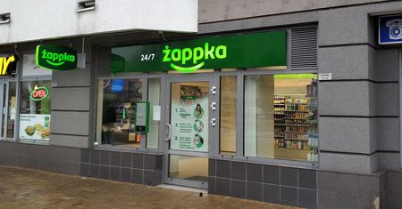 Byliśmy w bezobsługowej Żabce. Tak robi się zakupy bez kasjerów